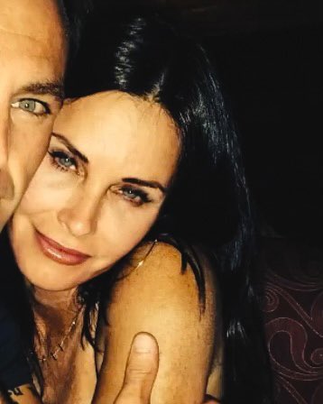 Happy birthday courteney cox!! 