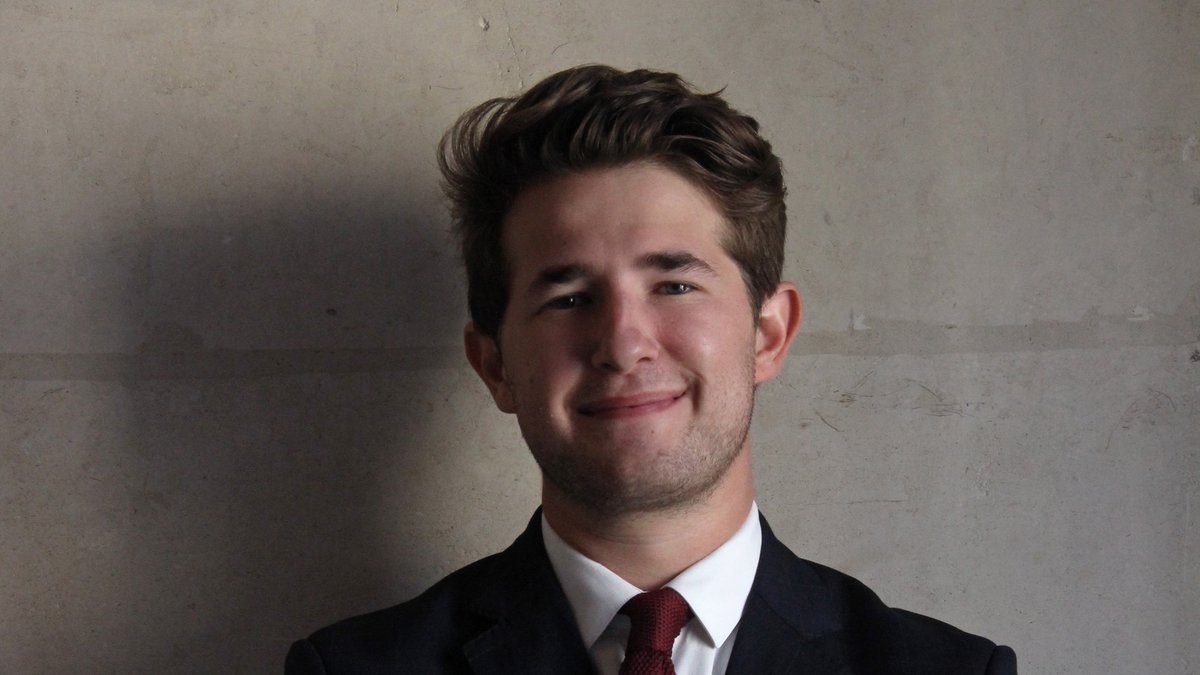 Assas_DPE's tweet image. PRESENTATION DE LA PROMOTION 2020-2021 DU MASTER 2 DROIT PUBLIC DE L’ECONOMIE [20/27]

Le Master 2 Droit public de l’économie a le plaisir de vous présenter Tristan Rochas. 

Retrouvez son parcours sur nos autres réseaux !
linkedin.com/company/185740…
facebook.com/Master-2-Droit…