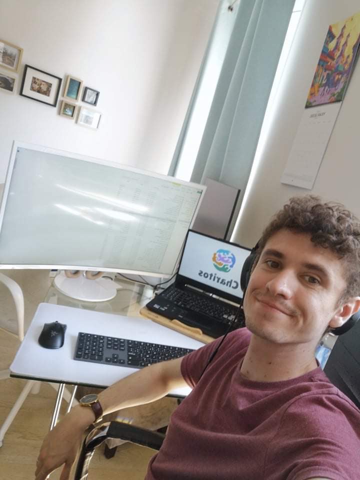2021Charitos's tweet photo. Simon &amp; Thomas les co-fondateurs de Charitos 💚 ne lâchent rien et continuent de produire 😁 
En même temps ils sont en réunion avec toute l’équipe afin de peaufiner les détails du projet 📱
#psbhack2021 #TechForGood @karina_pika @cedricmoretau @PerezOfficiel https://t.co/qXvImngAIl