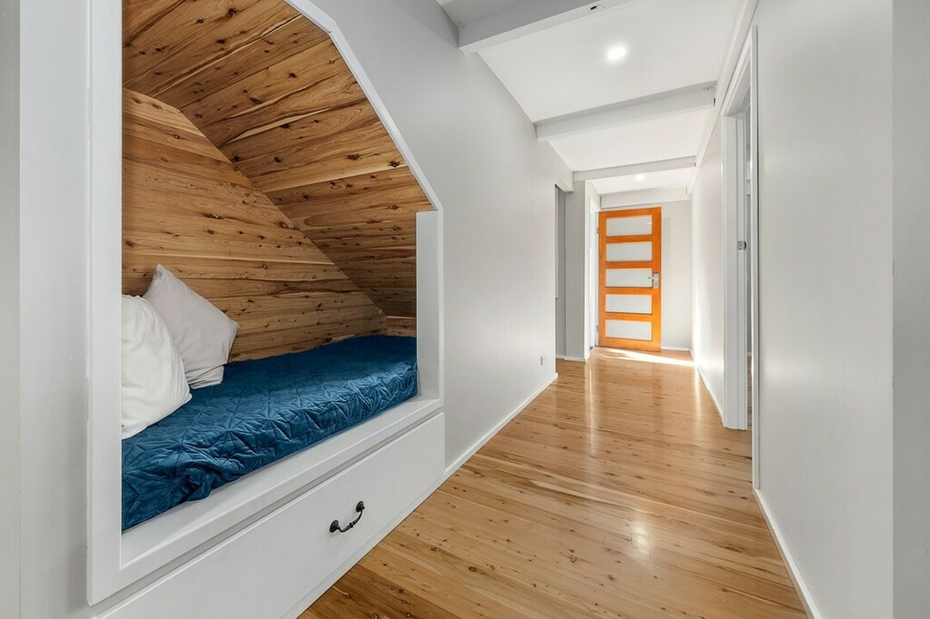 idealphotoAUS's tweet image. A great way to enjoy the space under your stairs is by turning it into a snug reading nook! 

#tinyhomedesign #homedesign  #understairsnook #trustidealphotography #realestateaustralia #realestateau #realestateaus #dreamhouse #interiordesign #floorplan #propertyphotography #h…