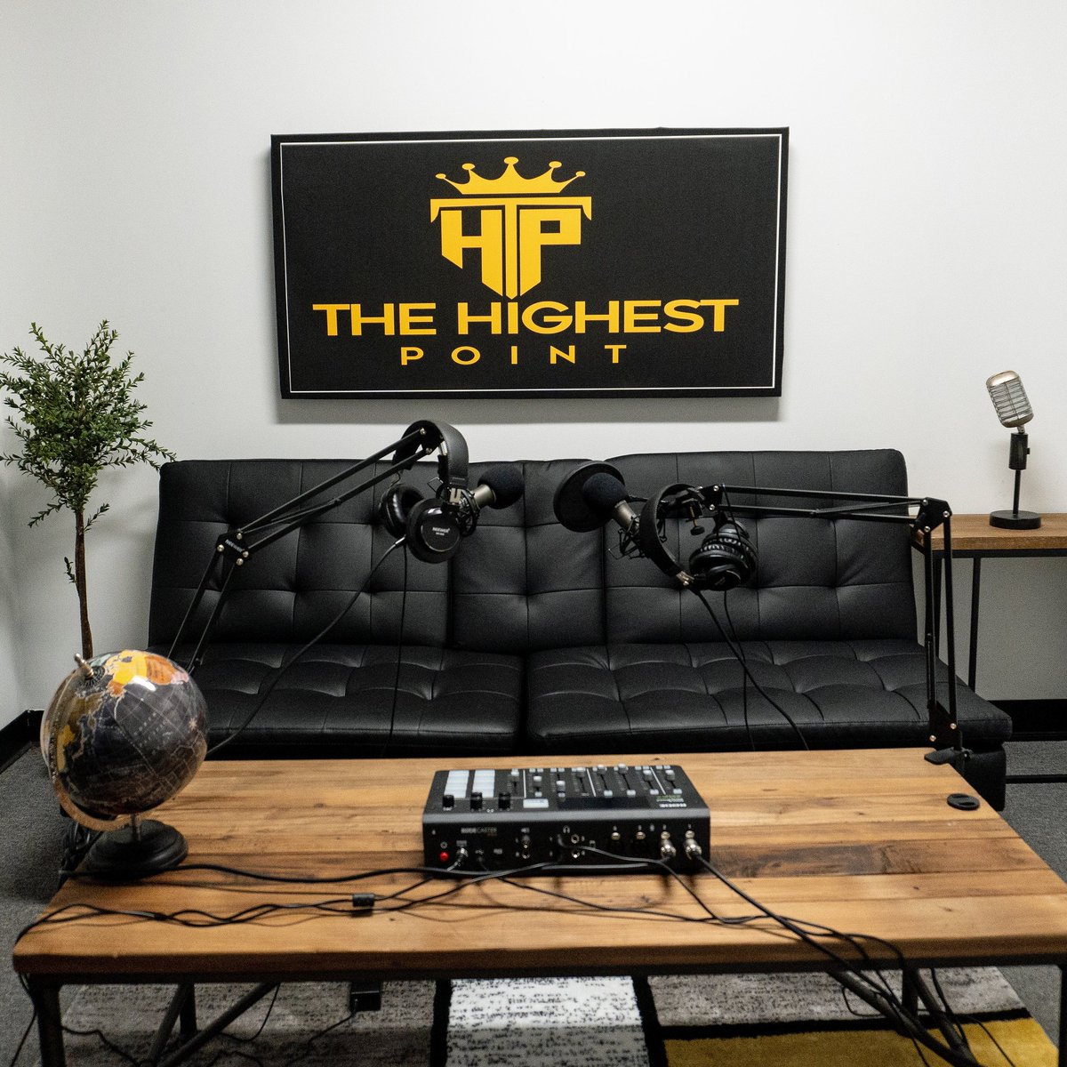 highestpointpod's tweet photo. I bet on myself, and created my own platform. #TheHighestPointPodcast launching this week! 
Great content, your support is appreciated 🙏🏼👑💯
Together we can reach #TheHighestPoint #podcast #PodcastandChill #podcasting https://t.co/ljgiEVEyWH