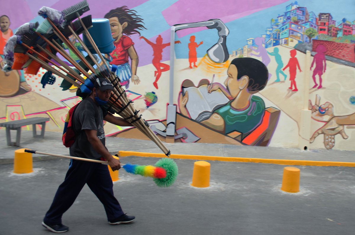 Felizx martes El Guaguaco de colores en San Agustin  al ritmo del corazón Resistencia Creativa. Construyendo los sueños  a diario. #RutaBicentenariaCarabobo  #guaguacodeColores #FelizMartesATodos  #MuralesBicentenario #VenezuelaPatriota #VenezuelaConAlexSaab