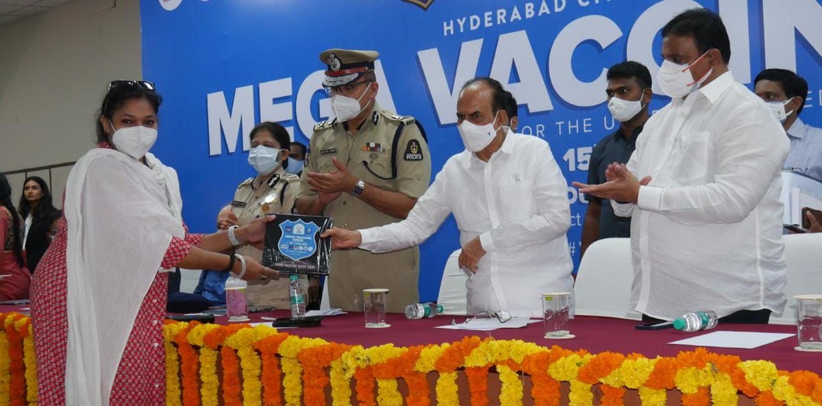 sofia__BRS's tweet photo. Let's spread awareness and get vaccinated to fight Covid-19 .Excellent service by @mahmoodalitrs @TelanganaCOPs @hydcitypolice @DCPWZHyd @HCSC_Hyd @Aamer_Javeed #mjcollege thanks to all the #stree and  #trafficfareshtey volunteers 👍 https://t.co/Wdlj2kwSes