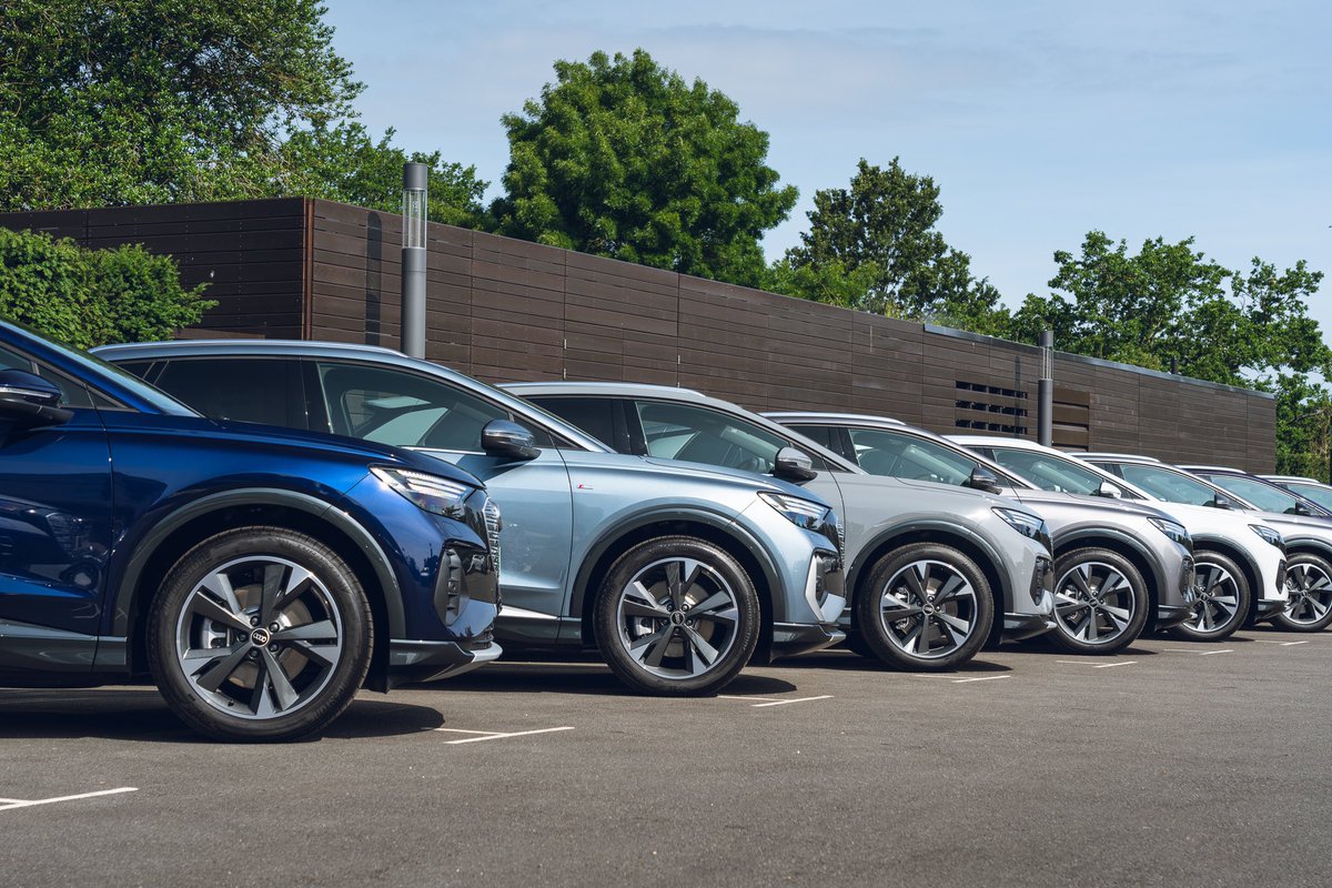 AudiUKPress's tweet photo. UK media get behind the wheel of the all-new Q4 e-tron this week. On the WLTP cycle the Q4 40 e-tron is capable of covering 316 miles on a full battery⚡️🔋

All media pics and info here: https://t.co/2vm80hLFDb https://t.co/gXByOVw02Q