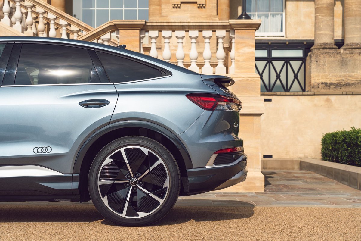 UK media get behind the wheel of the all-new Q4 e-tron this week. On the WLTP cycle the Q4 40 e-tron is capable of covering 316 miles on a full battery⚡️🔋

All media pics and info here: auk-kits.co.uk/en-gb/models/q…