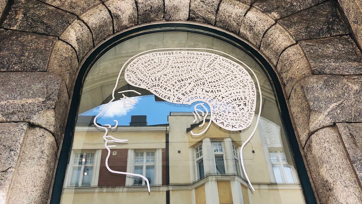 16.6. on #Bloomsday2021! 🌸 Viisi helsinkiläistä kirjakauppaa jakaa huomenna James Joycen teoksia.  📚 Vieraile ja tutustu Joyceen: <a href="/ArkadiaBookshop/">Arkadia Bookshop</a>, C. Hagelstam, Nide, Antikvariaatti Sofia &amp; Antikvaarinen Kirjakauppa Johannes. 📙 #BloomsdayGiveaway #Joyce #GlobalIreland