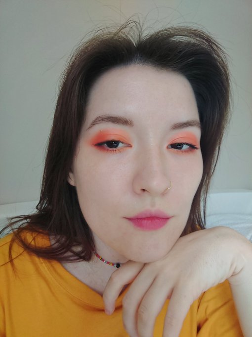 Hope you have a great day 🍓💛🧡🌹👄✨ https://t.co/thgwpTfZ11