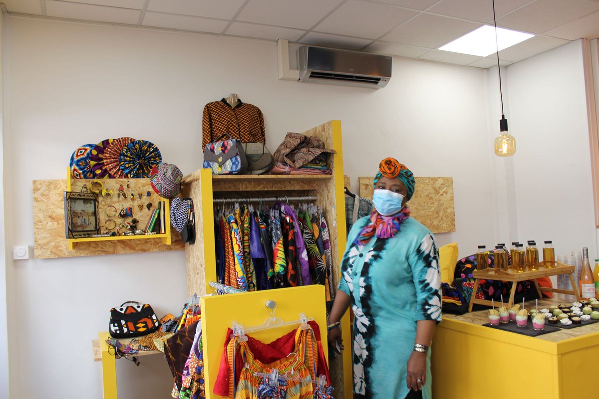 positiv_ngo's tweet photo. La semaine dernière nous avons inauguré notre #PositiveShop 🆕🏬
Un lieu de vie à #Paris19 au service des #entrepreneurs avec le soutien de la #fondation @airliquidegroup et de la #fondation @eiffage 🙏
Plus d'infos sur cette initiative 👉 https://t.co/bM7TbRw4rD https://t.co/fUr2oACHsu
