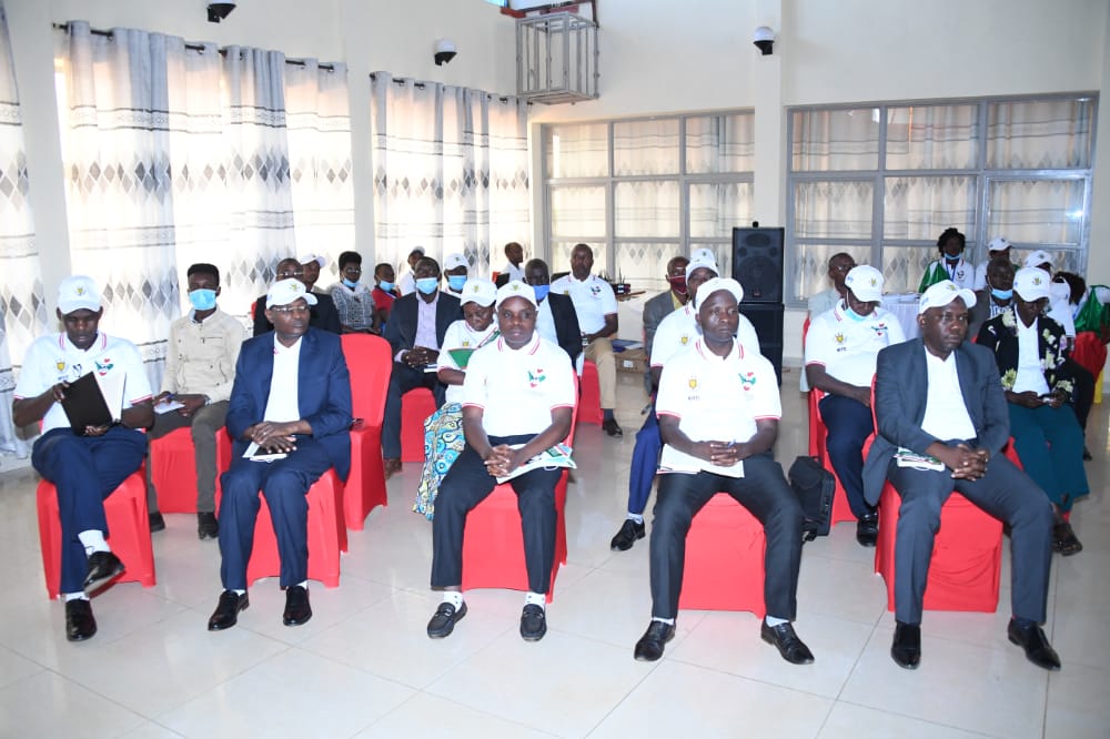 Sous le Haut Patronage du Chef de l'Etat S.E Evariste #Ndayishimiye, se déroule le Forum des États Généraux du Dialogue Social, sous le thème: "Le Dialogue Social, facteur de croissance économique et du progrès social au Burundi, " en province de #Ngozi.