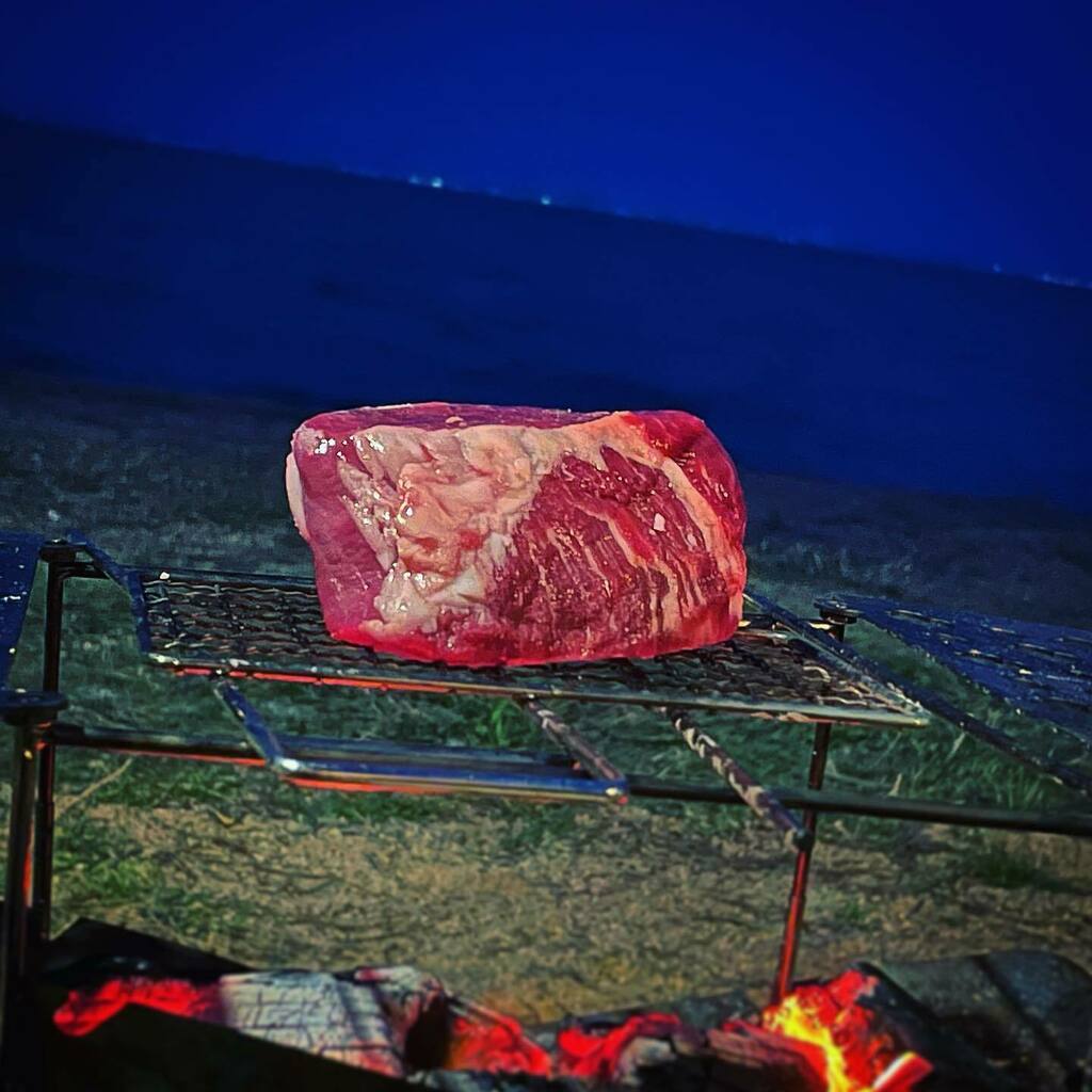 marumeganehenry's tweet photo. おにくのかたまりはおいしい！ #beef #camp #camping #outodoor #outdoors #campcooking #campcamp #キャンプ #キャンプ飯 #にく #肉 https://t.co/XevrRnxCLU https://t.co/xMW5JTKa8m