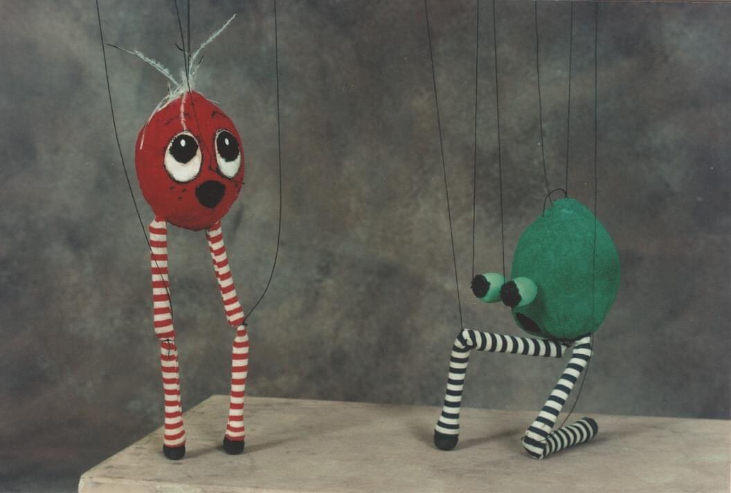 UntangledM's tweet image. Marionettes don't have to be complicated to be beautifully expressive. Just look at these two! Learn how to make a marionette with one, two, three or many strings in the book Marionettes Untangled. untangledmarionettes.com #marionettes #puppets #perform #theatre #craft