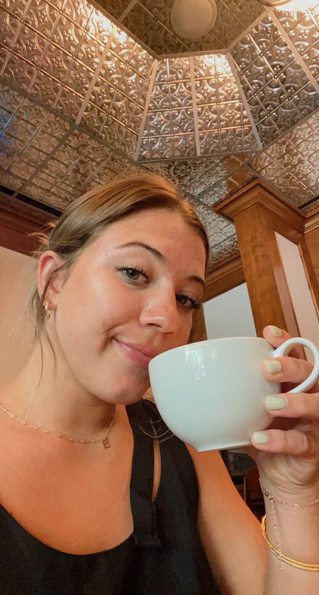 brennahcotner's tweet photo. just some great vibes ft. the best latte ever https://t.co/7Qsdnzct51