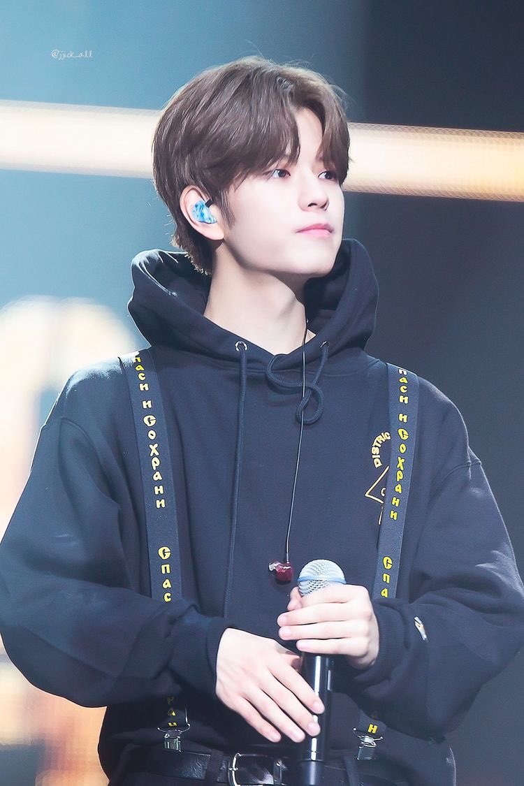 skyravida's tweet photo. • Sky Ravida •

—ksm fc ; fil/eng
— '00 liner. cursing. 
— strictly-ic
— @seungwrite 's universe series
— rt &amp; like to be mutuals and possible dm. https://t.co/4MQZK4MJhJ