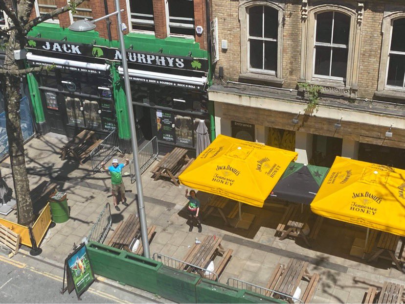 oneeyedjacks_1's tweet photo. It’s a glorious day on Wind St. Come and join us for a nice cold refreshing alcoholic beverage!
Carling, Magners & Worthy ONLY £2.95!!
#jackmurphys #windstreet #swansea #summersun #summervibes #ciderweather https://t.co/pxTSMJzzGr