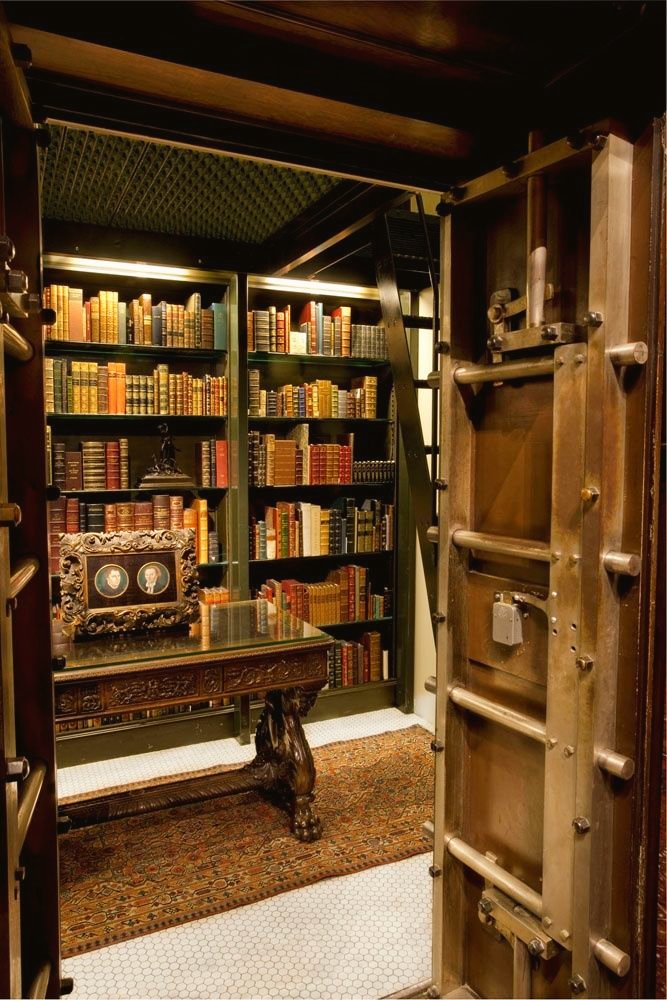 Why have a walk-in wardrobe when you could have a book vault?

❤️❤️❤️

#amwriting #amreading #books