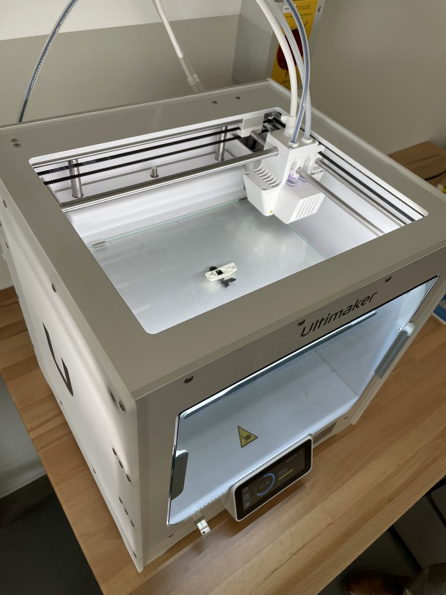 Barnsley_DMC's tweet photo. We’re delighted to host @Pitch_In_IoT at the our new Maker Lab, the project involves some exciting tech solutions with @sheffielduni students to help some local businesses. 🤩 

#loveDMC 
#FindYourFuture 
@paul_0777 https://t.co/ESjAIA1rbI