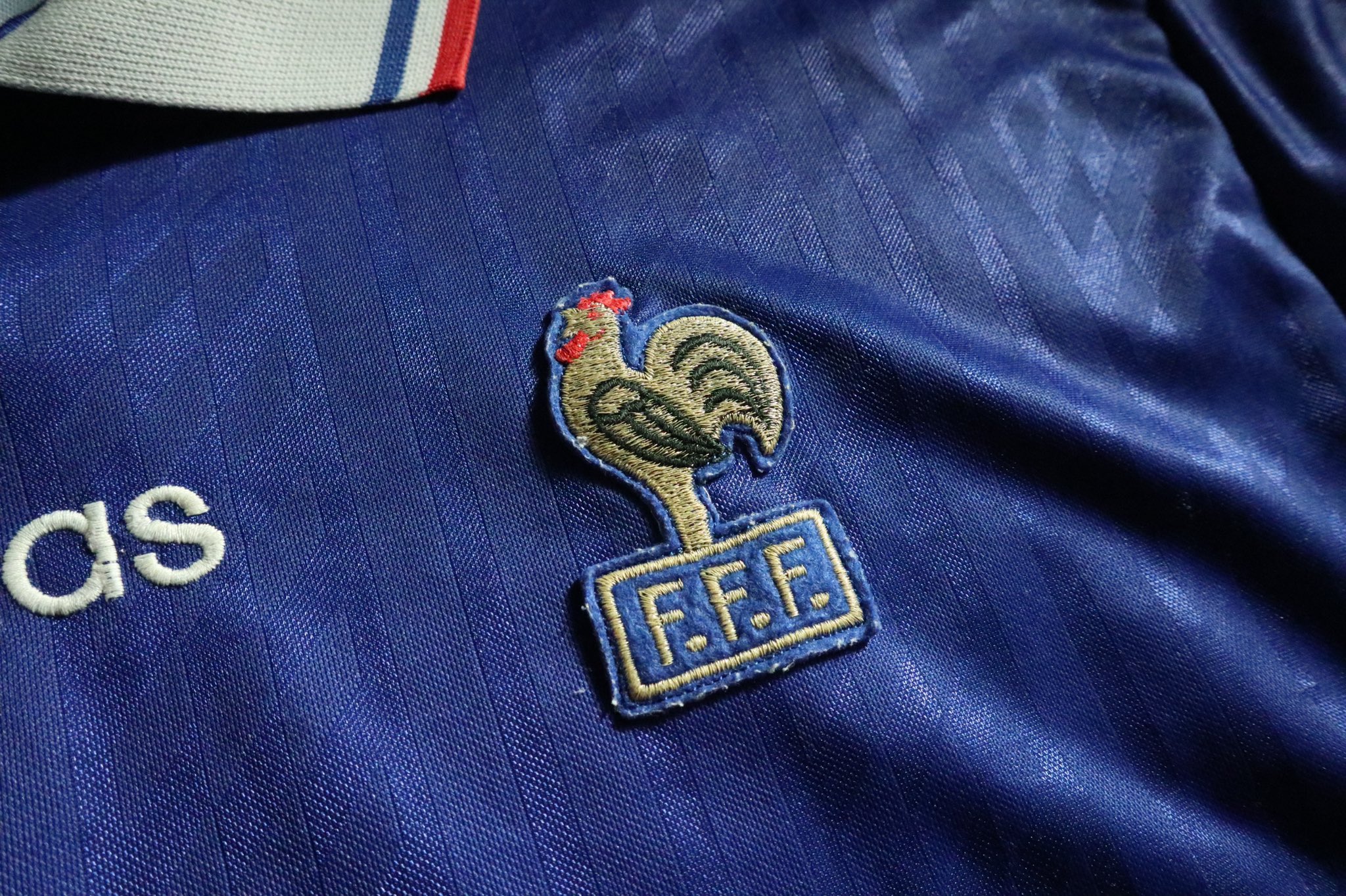 ともさん Tomosan サッカーユニフォームの世界 今日はフランス代表 Vsドイツ代表 歴代のフランス代表エンブレムの中でも初期のものが好きです Most Iconic Fff Crest France サッカーユニフォームの世界 T Co Lxtoavlbnr Twitter