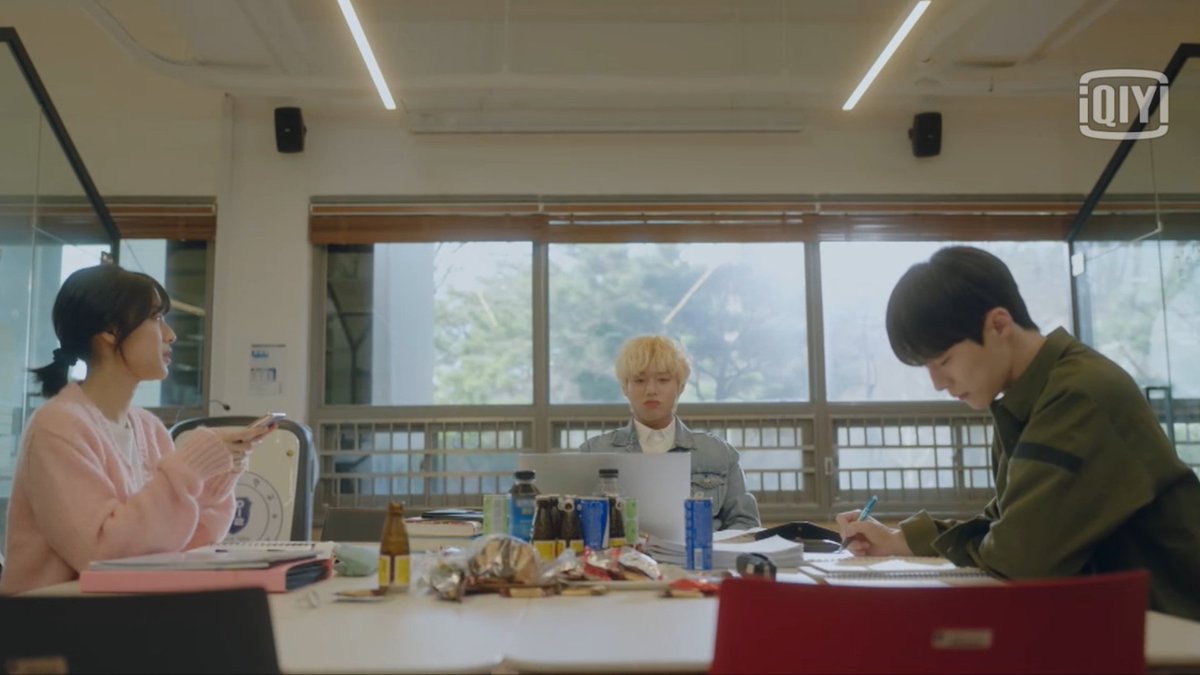 kdramatreats's tweet image. I'm really loving #AtaDistanceSpringisGreen so far! It's feels so nostalgic and reminds me of the good old days 🥺💛

It depicts realistic stories and struggles of university students that I can relate to. Looking forward for more episodes 🥰 #AtaDistanceSpringisGreenEp2