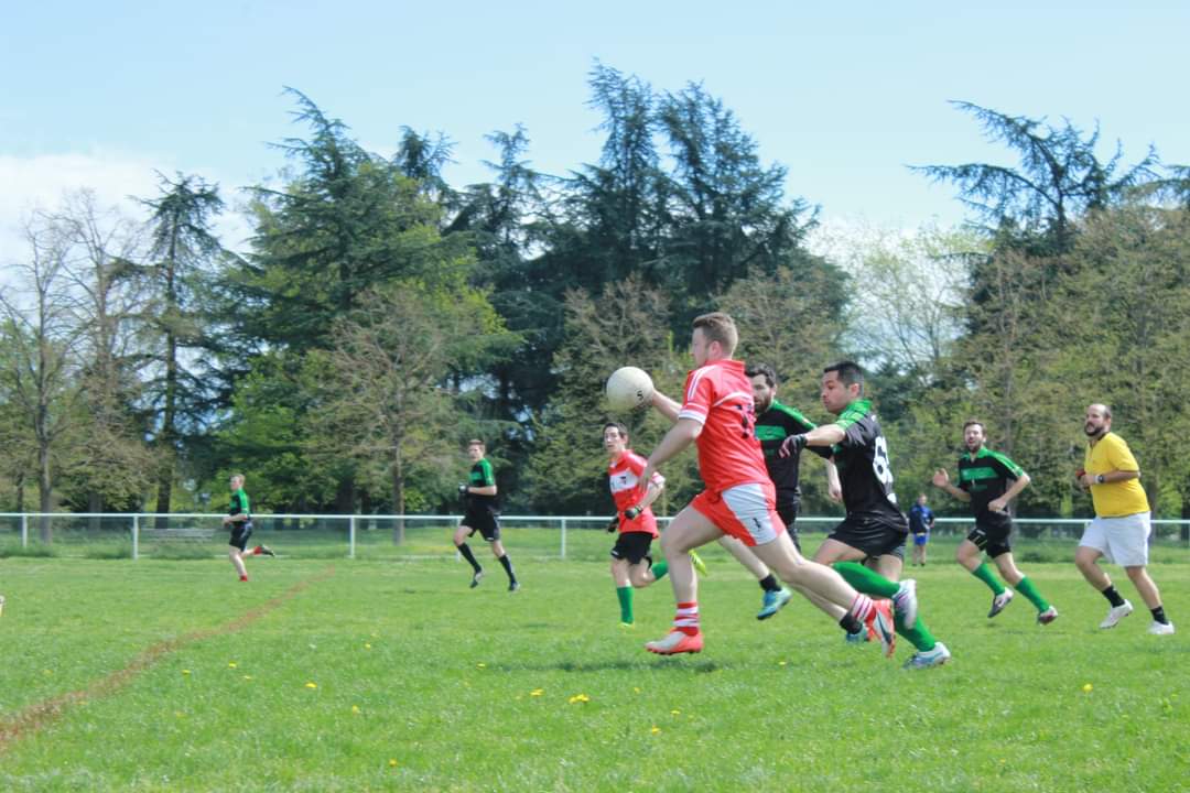 Ce mercredi à 19h15 c'est l'occasion de se remettre au sport et découvrir le Football Gaélique à Lille ! Séance d'initiation à ce sport intense avec un bon état d'esprit et cette touche irlandaise 🍀 -> rdv à Youri Gagarine à Bois Blancs (terrain synthétique)
