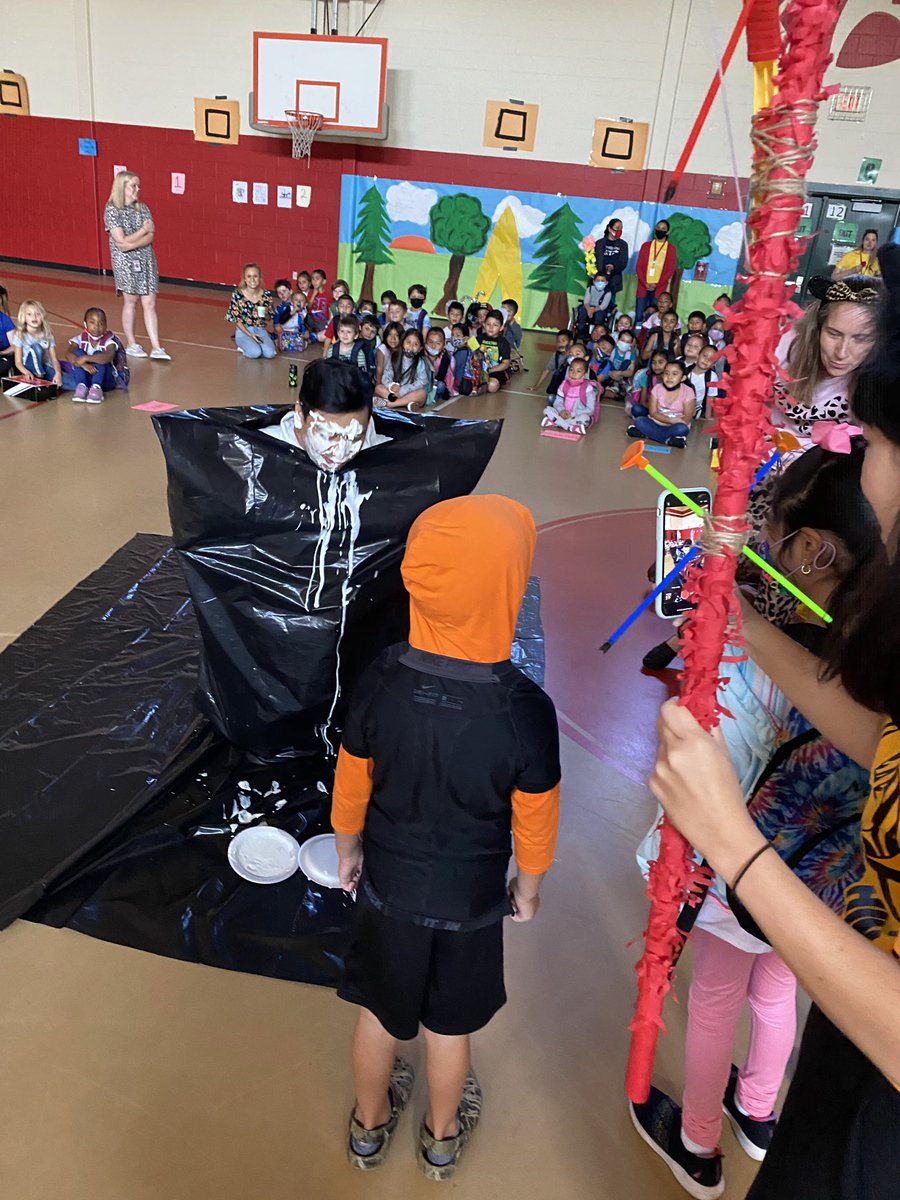 Morning Camp Fire fun!! Dancing and attendance incentive prizes!! <a href="/BilLITcoach/">Guadalupe Lopez</a> <a href="/cisdsouthside/">Southside Elementary School</a> <a href="/ClevelandISDTX/">Cleveland ISD</a> #CampSouthside #just4kids