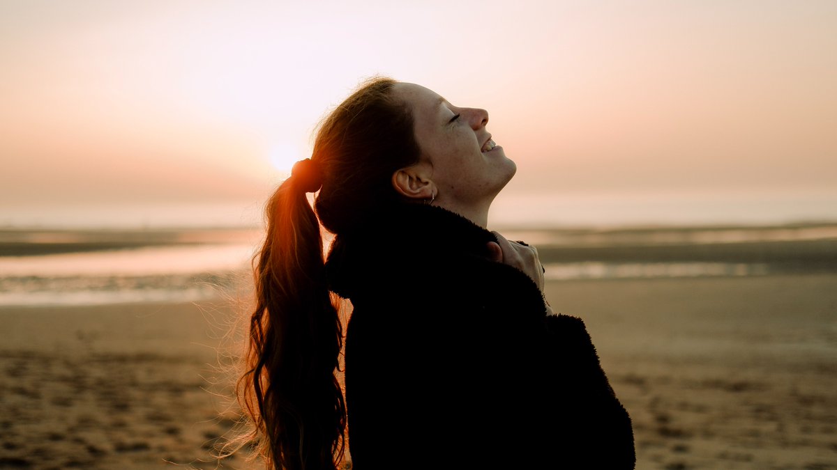 That feeling when you finally submit your PhD-thesis... 🤩
 
One (big) step closer to dr. De Waelle!

Big thanks to my supervisors <a href="/freddeconinck/">Frederik Deconinck</a> <a href="/MatthieuLenoir3/">Matthieu Lenoir</a> and Simon Bennett. 

#Happy #OneStepCloser #phdchat #AcademicChatter