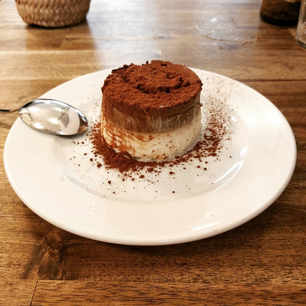 quotidianitats's tweet photo. Avui provem nou postre: panna cotta-tiramisú 👌👌👌 #barcelona #eixample #dretadeleixample #granjabruselas #pannacotta #tiramisu https://t.co/Mcn44Puicj https://t.co/kiKPsantJd