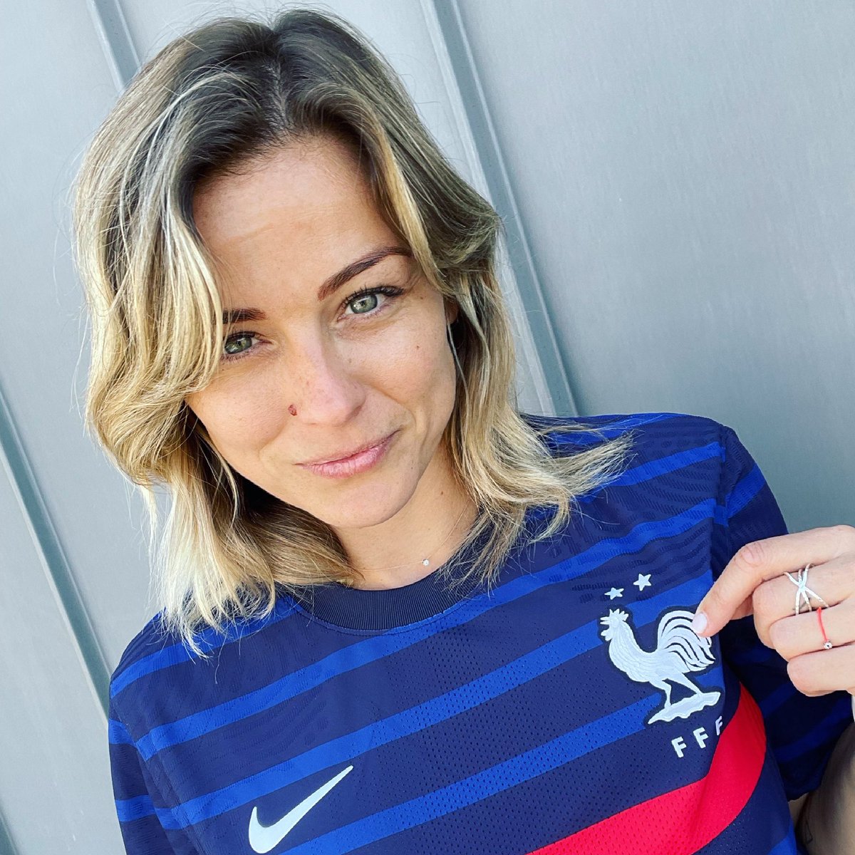laureboulleau's tweet photo. Prête pour ce soir 💙🤍❤️
Et vous??? 
#AllezLesBleus 
@equipedefrance #FiersdetreBleus https://t.co/mGVFLaSOUl