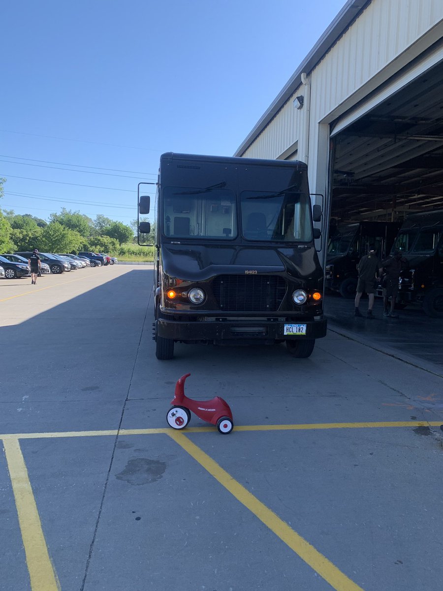 Ups5220's tweet photo. 8-12 sec of eye lead time won’t save this child from injury. Always scan around and under your truck before moving. Don’t be farsighted. @jahenson_ups @ericgriffin86 @East_Iowa_UPS @thuberb22 https://t.co/7Ejuo4Iufb