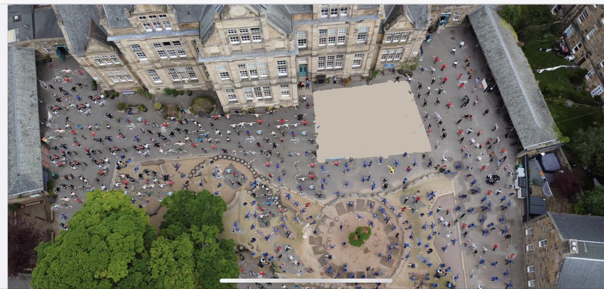 ledasharkeygre1's tweet photo. Sciennes School bursting at the seams. Help us keep the road closed and give space for our kids #spacestoplay @edinburghpaper @TheScotsman @SteveAMBurgess @lmacinnessnp @AlisonDickieSNP @djohnsonmsp @IanMurrayMP https://t.co/38Q5YRJFOo
