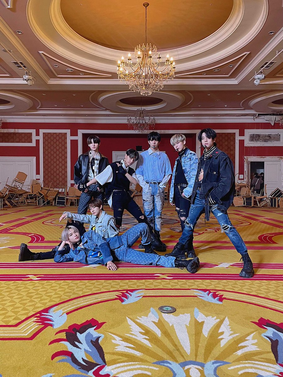 bIuemonths's tweet photo. a list of a few achievements from border: carnival era—enhypen’s first comeback! 

#ENHYPEN  #엔하이픈 @ENHYPEN_members @ENHYPEN https://t.co/B5kGveYrxO