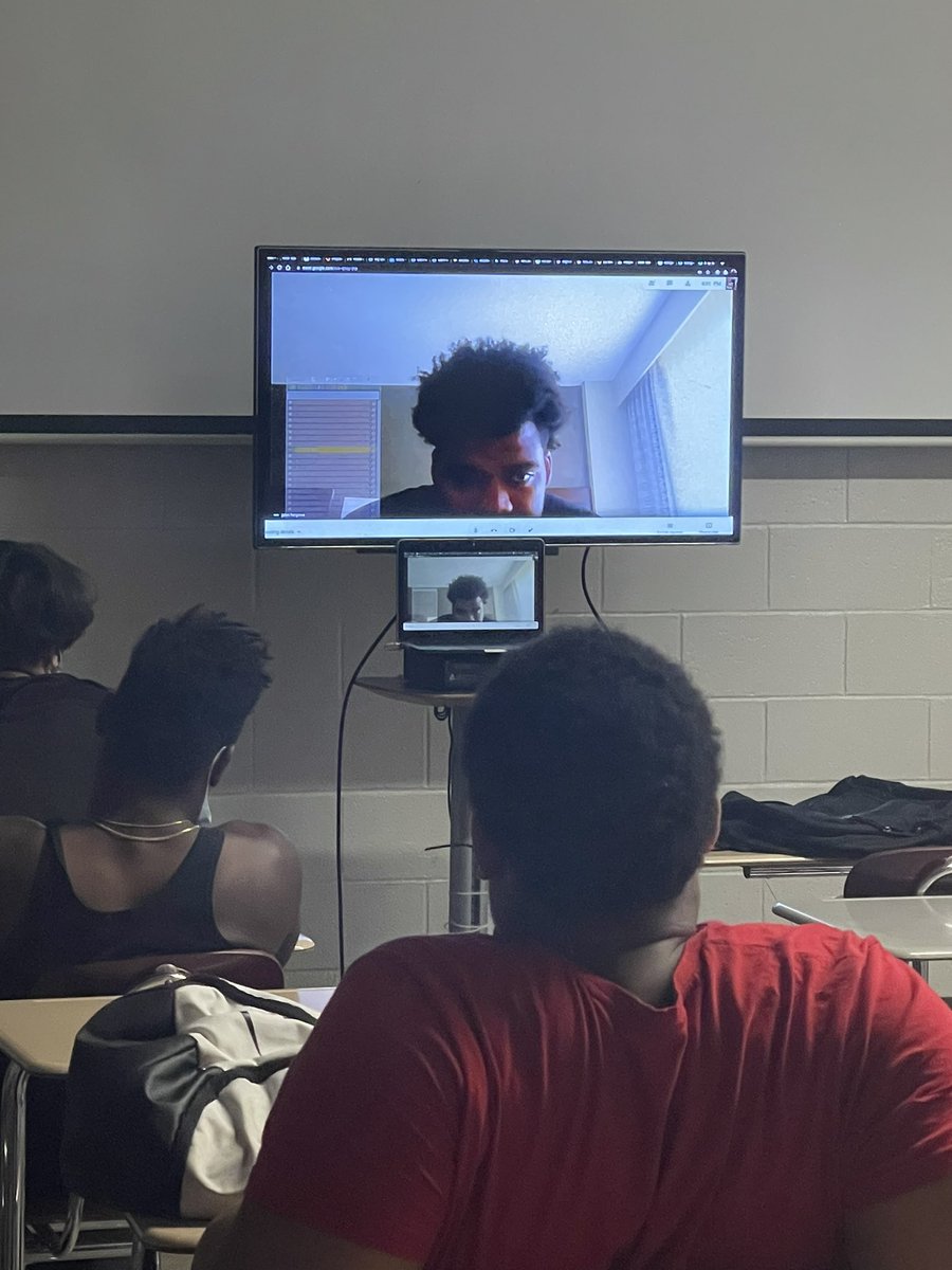 JFKPaterson's tweet image. Thank you Jalen Hargrove for your meaningful zoom visit from Rice University in Houston, Texas to discuss the importance of academics during our football meeting today. We are super proud of you #LeadersLead 🔴⚫️ @CoachRonJackson @Double_R312 @JalenHargrove1 @CiNcO_DeUcE