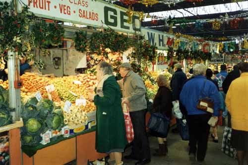 leedslibraries's tweet photo. Construction started on Kirkgate Market in 1875 and we’ve been adding and changing little bits ever since. One thing that hasn’t changed is the range of lively stalls selling tasty items #LeedsLibrariesCHT https://t.co/LgiXXDdJW0