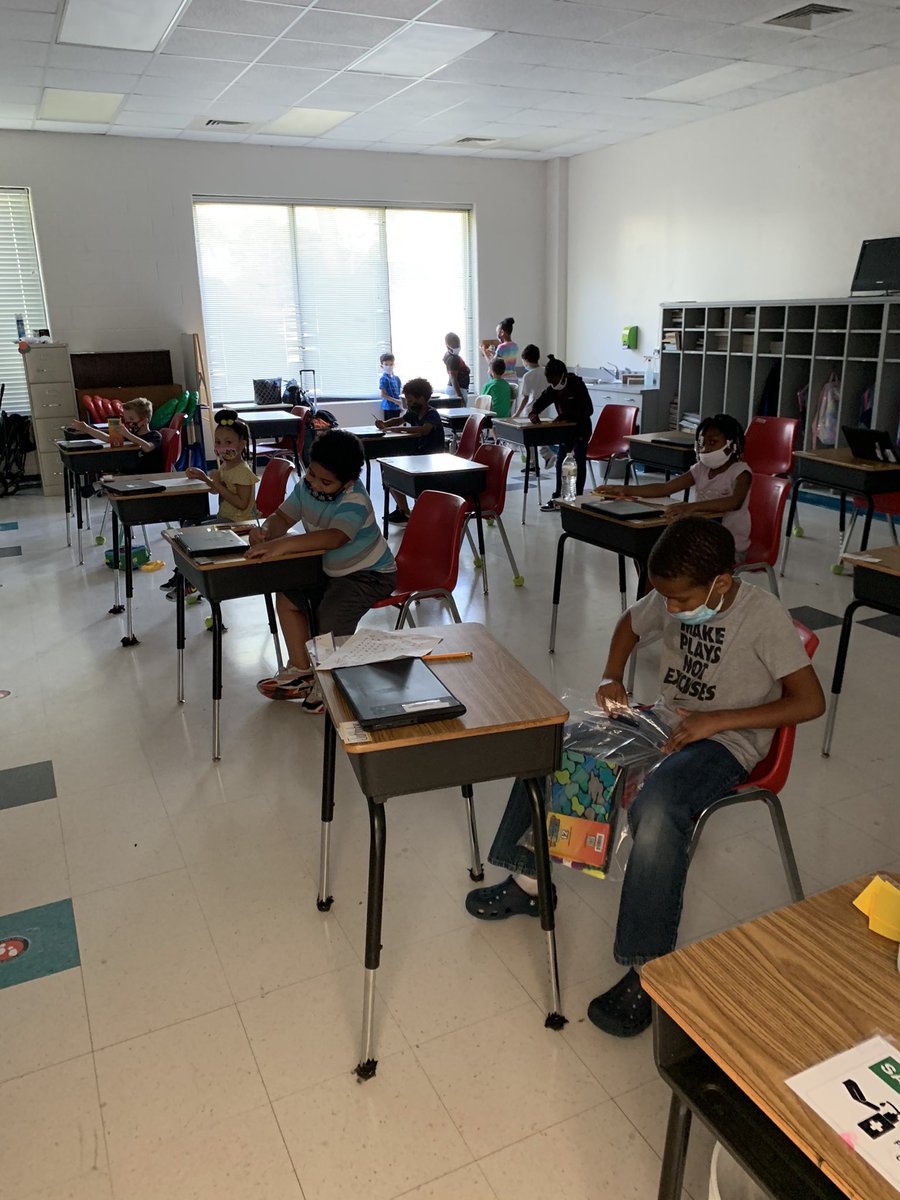 BraxtonMcLaurin's tweet image. #CCSRISE2021! And still we RISE! No power, No Problem! Learning still happens at CCS RISE! Camp Aloha at McArthur!