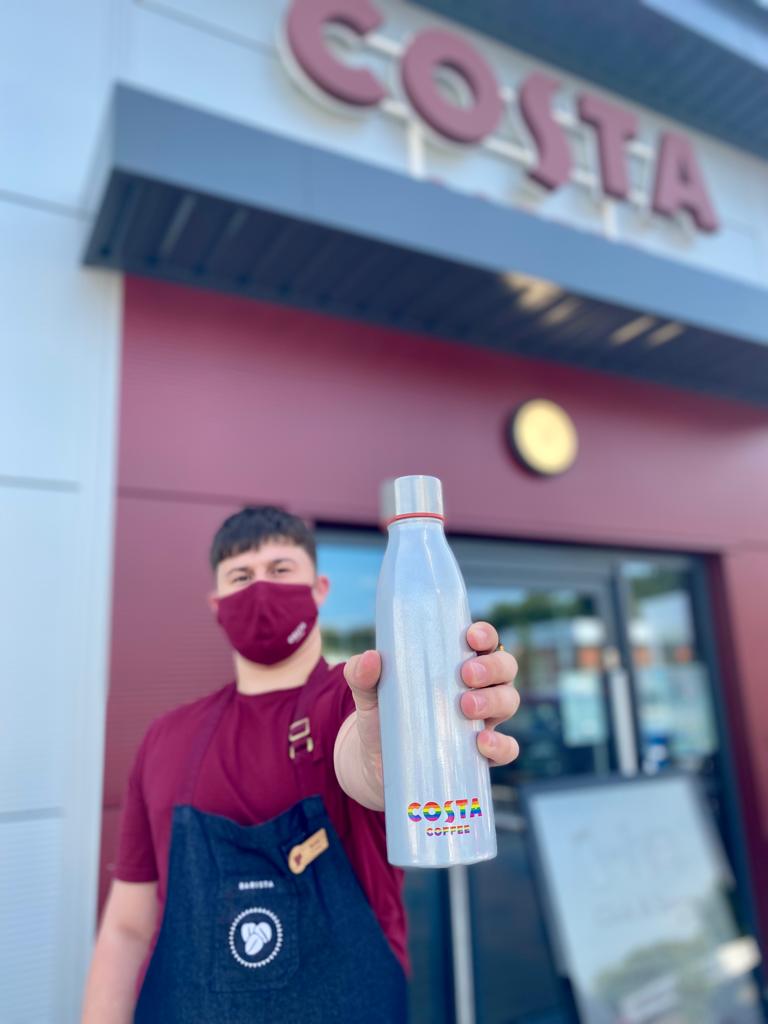 CostaCoffee's tweet image. As a supporter of World Refill Day with @refill , our stores nationwide serve as refill stations for reusable water bottles on-the-go. And we don’t stop there! We also offer a 25p discount to customers who bring a reusable cup into store. #WorldRefillDay #ChoosetoReuse