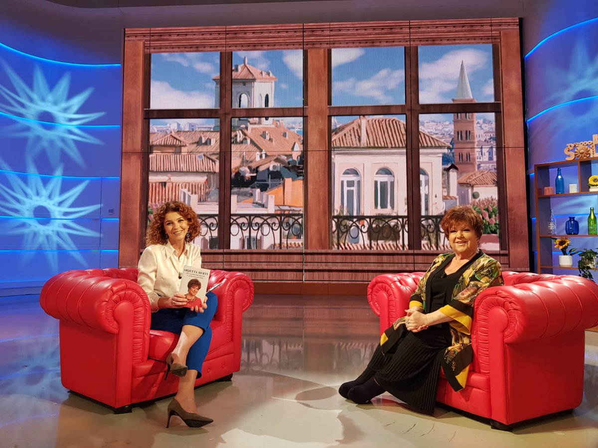 orasolaretv2000's tweet photo. #23giugno h14 a #orasolaretv2000 @OriettaBerti, artista che con 16 milioni di dischi venduti e 13 partecipazioni al @SanremoRai, ha fatto la storia della musica italiana
@RizzoliLibri
A seguire il racconto di Don Walter Trovato, cappellano della @poliziadistato
@TV2000it https://t.co/yc4kHt7uaD