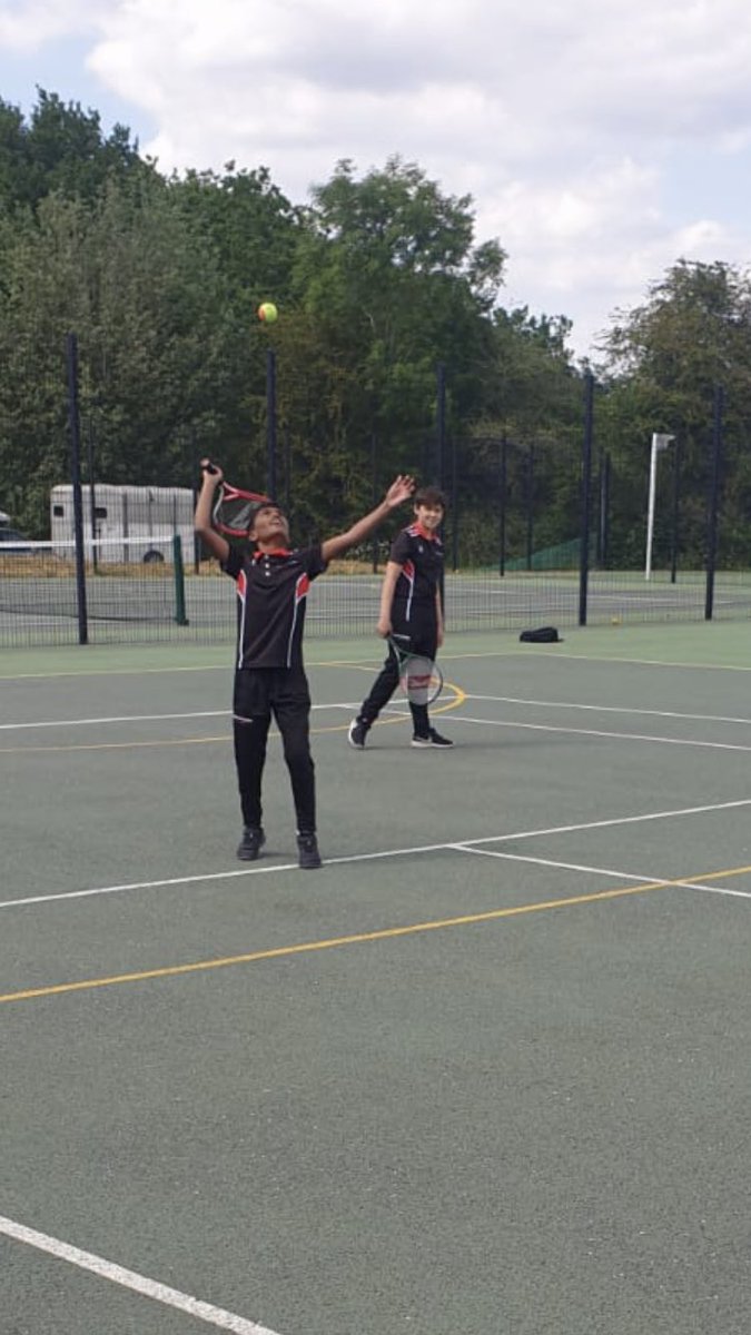 RiddlesdownPE's tweet photo. Year 7 tennis club is busy today and the students are loving it 🙌🏻🙌🏻 Great to see more students getting active every week. There are so many clubs on at present so come along and join in #riddlesdownpe #getactive #justhavefun 😎👊🏻 https://t.co/V4Qx5ibPNU