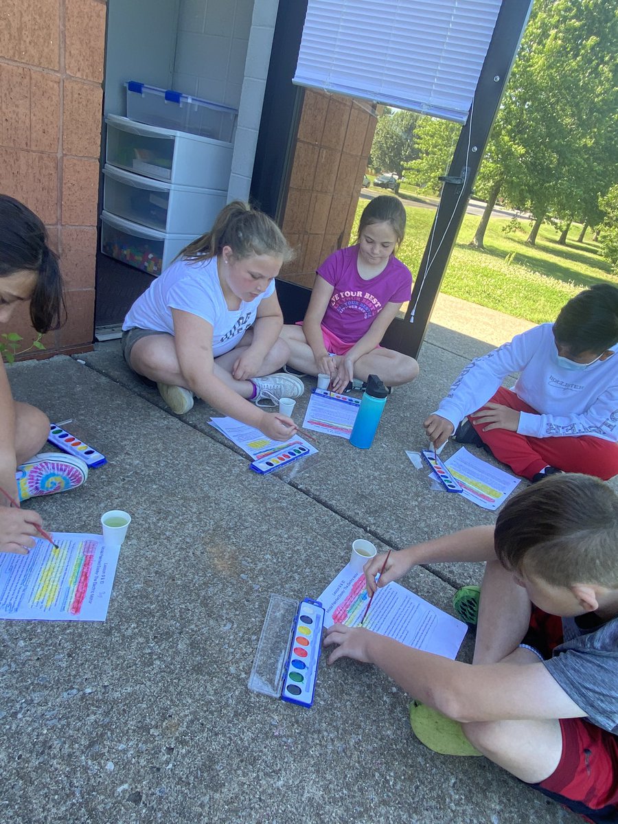 edgellcation's tweet photo. Today we analyzed a model essay and painted it! Yes we are enjoying the fresh air and breeze as we work 😍 @BarfieldCamp #PaintedEssay #Analyze #FreshAirFreshWork #AllSmiles https://t.co/kY3hRNcszC