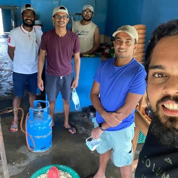 SLSocialWork's tweet photo. ❤️❣️ශක්තිමත් හිත්❣️❤️

නිතරම සමජ සේවයේ නිරතවන ස්වයංවරය පදනමේ අලුත් වැඩක් කොරෝනා සමයේ අසරනව සිටින සුනඛයන් හා අනෙකුත් සතුන් සදහා ආහාර ලබාදිම.SL Social  Work  Page එකේ අපෙන් ඔබට උපහාරය. 

ඉතින් ඔබත් ස්වයංවරය පදනමට 
ලයික් එකක් දාල එකතුවෙන්න.
https://t.co/zNhqM1M3WV

#slsocialwork https://t.co/eXrA7qbpmw