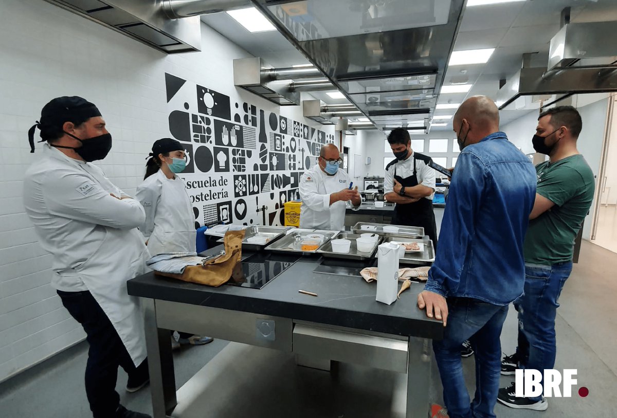 IberianRealFood's tweet photo. Taller de arroces junto a Sabbia by Gabbeach realizado por nuestro chef Joan Clement. Una jornada donde pusimos en valor a uno de los productos por excelencia de la Comunidad Valenciana, el arroz.

👨‍🍳 La cita que tuvo lugar en el edificio Veles e Vents de La Marina de València. https://t.co/NmQ7hHTHVh