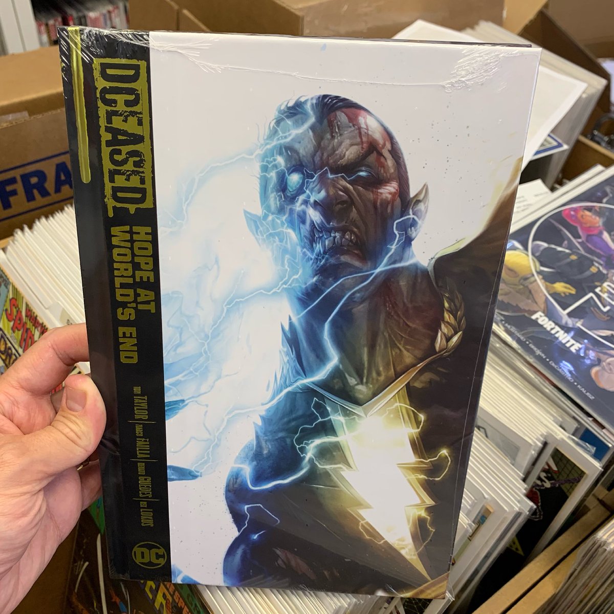 radar_comics's tweet photo. Novedad en la tienda y en la web: DCeased: Hope at World’s End HC
https://t.co/DsizSkssua
#DCeased #RadarComics #Malasaña https://t.co/SuI2uN7DSe