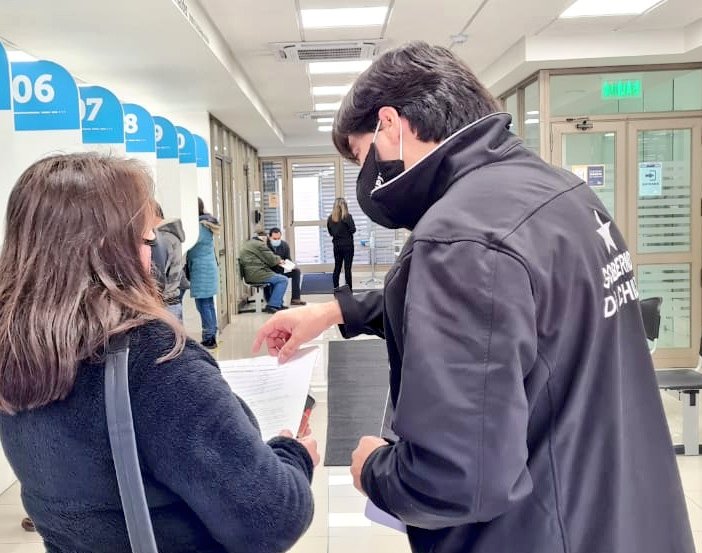 seremisalud8's tweet photo. SEREMI Salud Biobío, a través de la Comisión de Medicina Preventiva e Invalidez COMPIN Concepción, socializa alcances del proceso de inscripción del #IFEUniversal. Acceso a Registro Social de Hogares, postulación a #IFEUniversal y otros trámites en https://t.co/nY24G4D01d https://t.co/x9ZuICMhOA