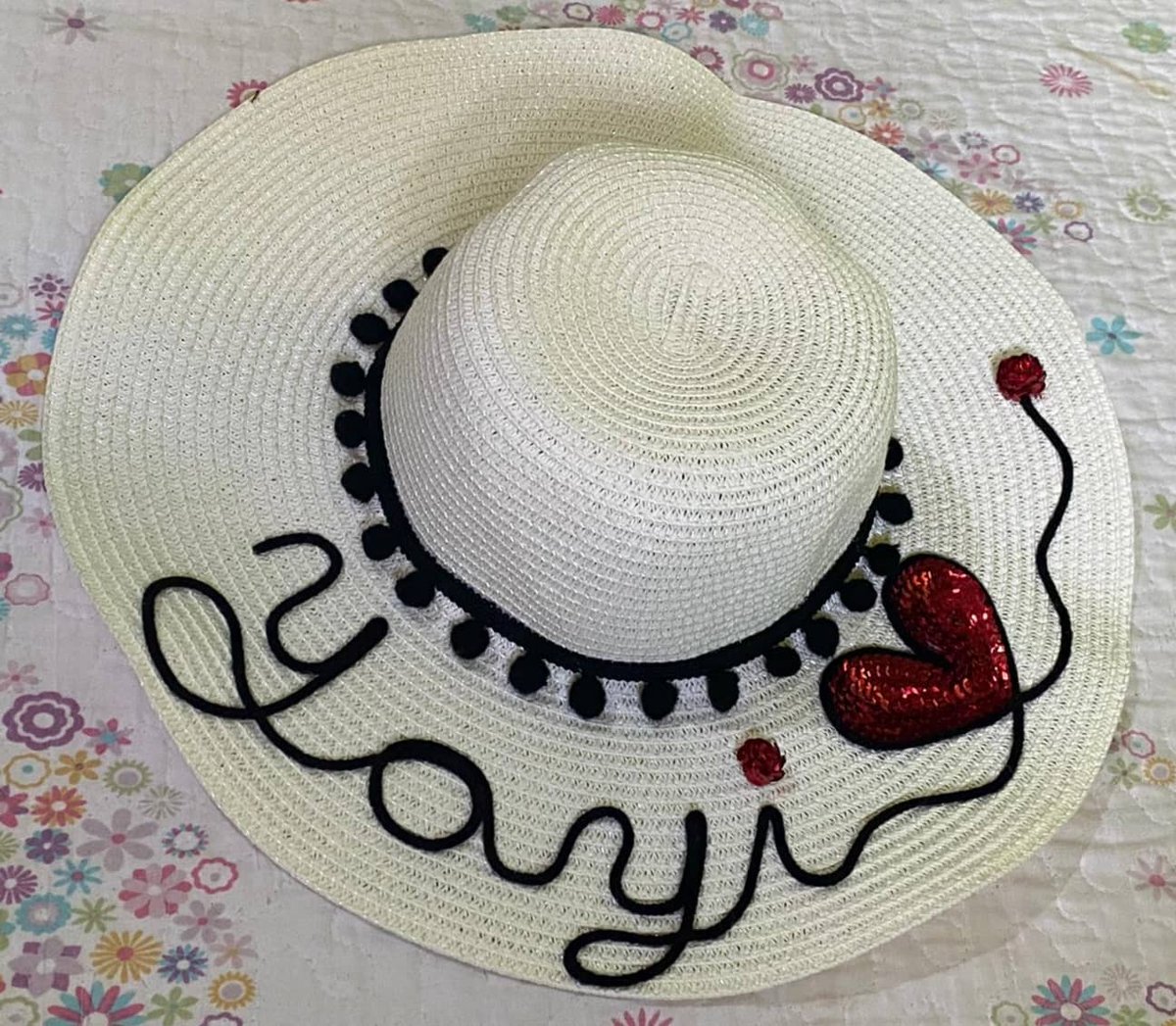 Auguribyangie's tweet photo. Pamelas personalizadas para Johana, Tara y Yayi, ideales para este tiempo soleado ☀️❤
#AuguriByAngie 👒
#PamelasPersonalizadas
#HechoAMano
#BolsosPersonalizados 👜
#PamelasInfantilesPersonalizadas
#Corazones
#Pompones https://t.co/979Ncfk4OX