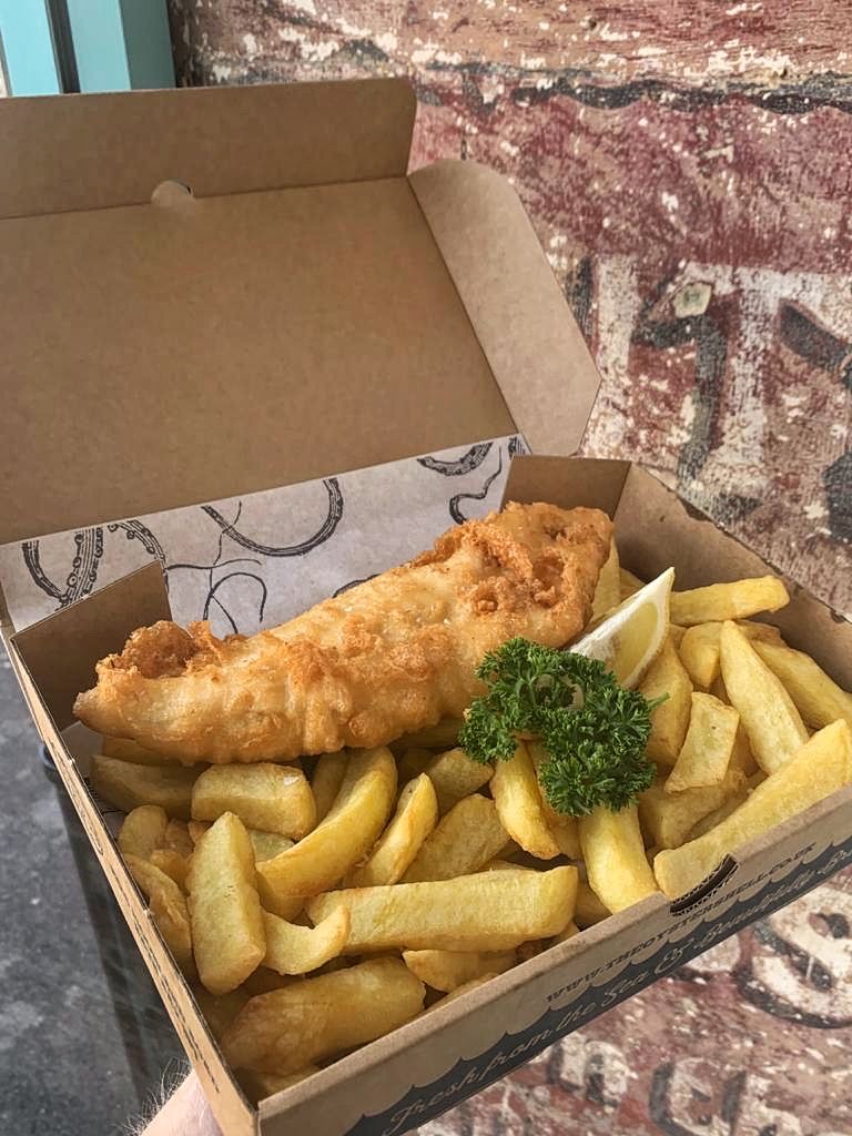 We’ve got beautiful day boat Brixham hake on the menu this sunny Tuesday! The perfect accompaniment to sitting out in the garden or park…😎🐟🍃
#hake #brixham #theoystershell