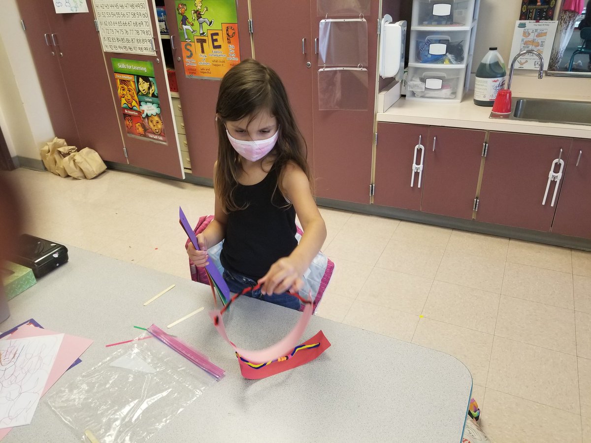 liskaybee's tweet photo. #kindergarten #STEM challenge, what can you make with these materials? A bridge, a swing and a birdfeeder!  @WHSTEMAcademy https://t.co/RoYkmYd8ak