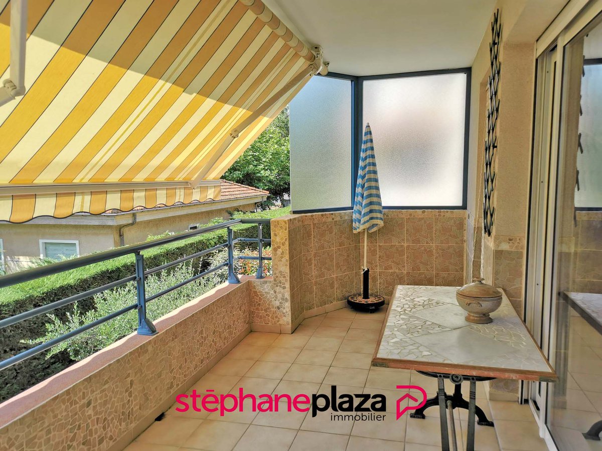 SpiFrejus's tweet photo. #Exclusivité Appartement 3 pièces avec #terrasse et #garage 
👉 secteur Fréjus Plage
👉 proche des commerces à pied
👉 aucun travaux à prévoir

#stephaneplazaimmobilierfrejus #appartement #vente #CotedAzurFrance https://t.co/DOXE97NHQO