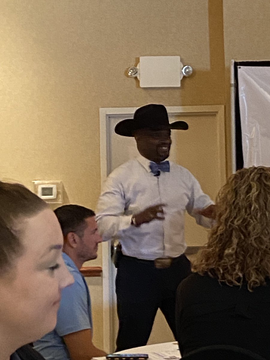 BethWhitaker2's tweet photo. Here’s how my day is “unfolding” right now. Thanks for the thinking, learning, and growing opportunity, ⁦Ken Williams:). ⁦@unfoldthesoul⁩ #mola36 https://t.co/2D59t7JBCB