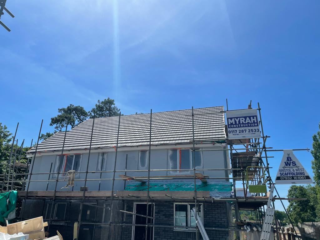 MyrahConstruct's tweet image. BIG NEWS! CLEEVE PROJECT UPDATE

The last of the roof trusses have been lifted into place plot 7 and webber installation has also been completed to plots 8 &amp;amp; 9.

We are on schedule for an early autumn completion for our client.

#projectdevelopment #bristol #myrah #constructio
