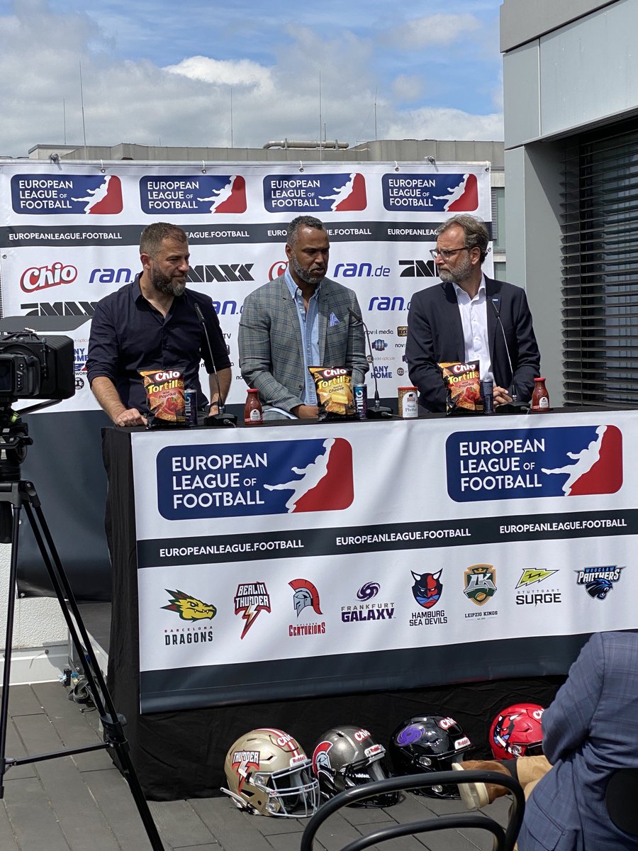 ⁦⁦<a href="/EsumePatrick/">Patrick Esume</a>⁩ steigt #Europa aufs Dach: Kick-Off-Pressekonferenz der #EuropeanLeagueofFootball in #Hamburg . Neue ⁦#Profiliga in drei Ländern 🇩🇪🇵🇱🇪🇸 startet am Wochenende in @Premierensaison. 🏈 Let’s go!