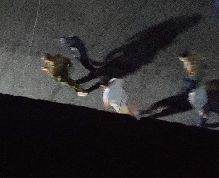 MilkTeaMM_MTAM's tweet photo. At around 8 pm on June 15, Junta terrorists abducted a young man on 48th Street, #Botahtaung Township, forcing him to kneel and forcing him to bang the iron pots with his head. At about 8:40 a.m., they abducted the young man and another man.
#June15Coup
#WhatsHappeningInMyanmar https://t.co/rD92JVH3hC