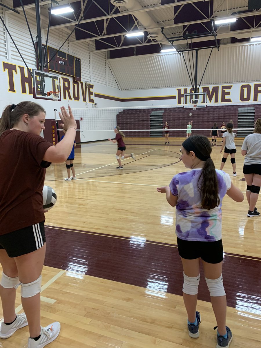BUHS_Volleyball's tweet photo. Youth Camp Day #1 💛 https://t.co/2sBue8nPv5